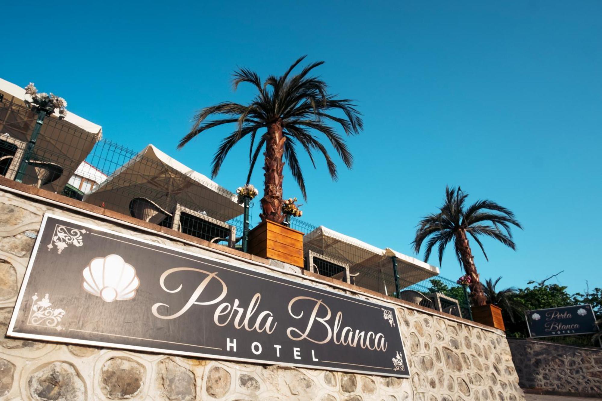 Aparthotel Perla Blanca 4*